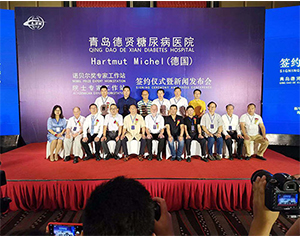 参加诺贝尔奖工作站签约